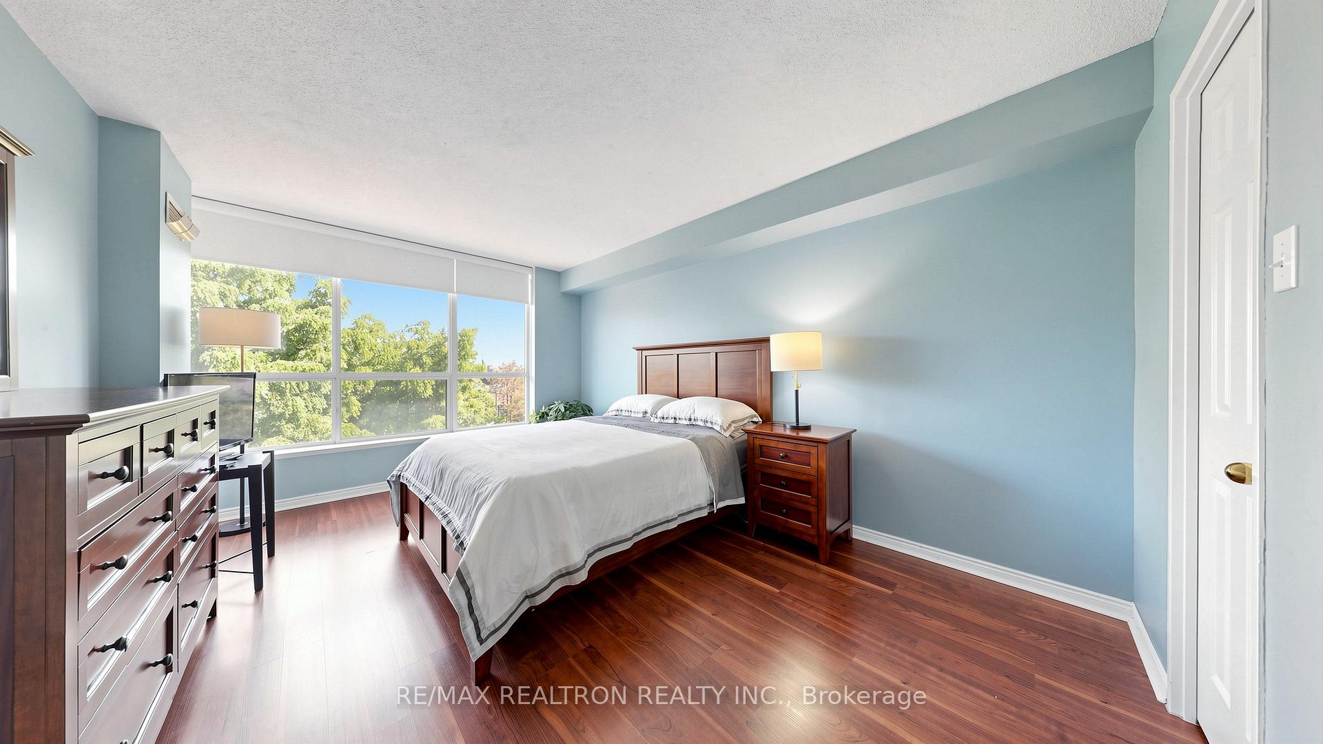 Photo 16 of 14924 Yonge Street, Aurora, Aurora Highlands — HOMEH