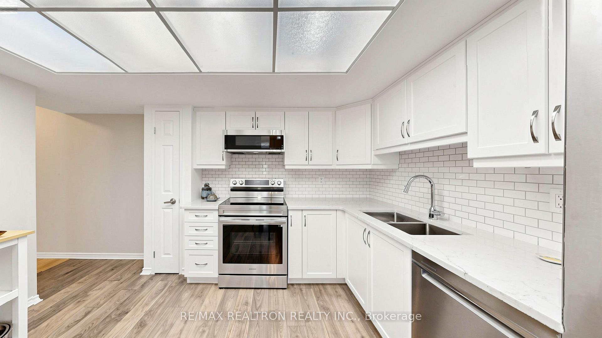 Photo 21 of 14924 Yonge Street, Aurora, Aurora Highlands — HOMEH