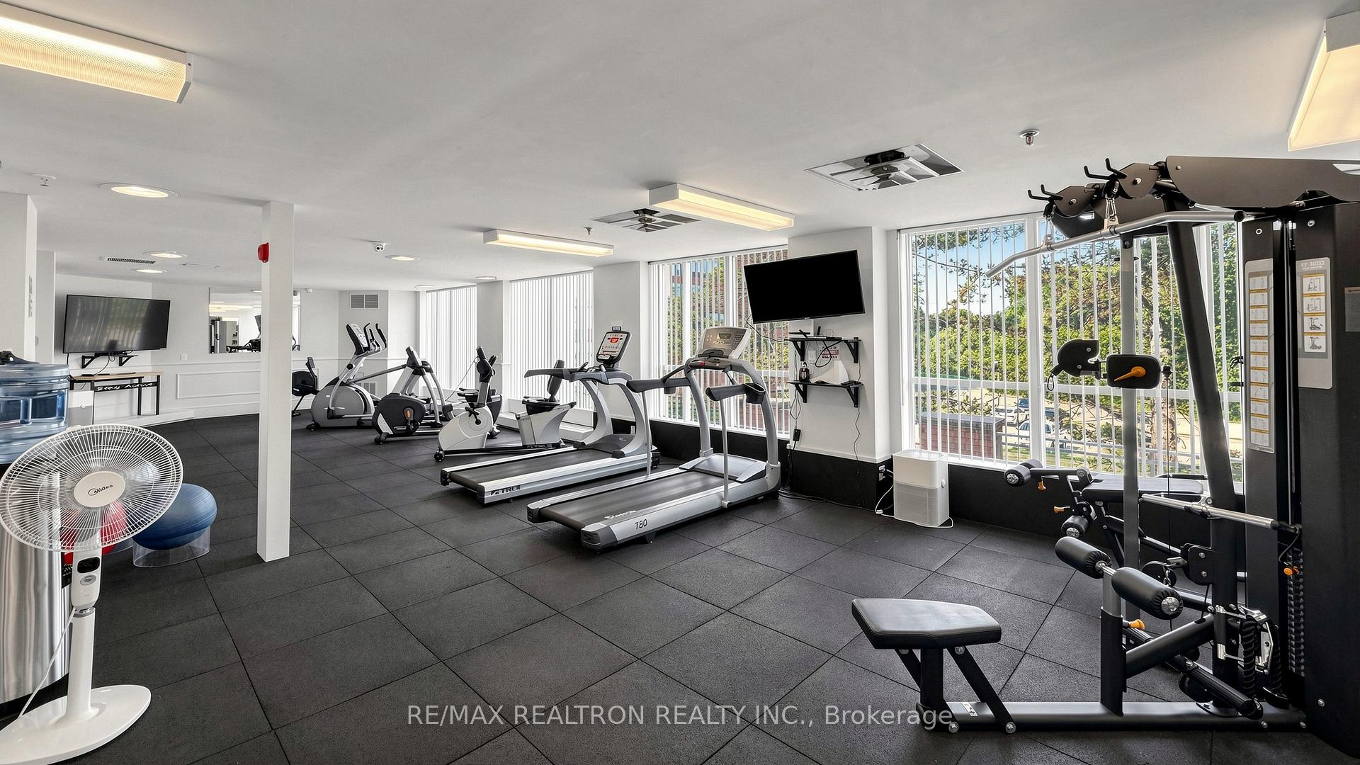 Photo 25 of 14924 Yonge Street, Aurora, Aurora Highlands — HOMEH