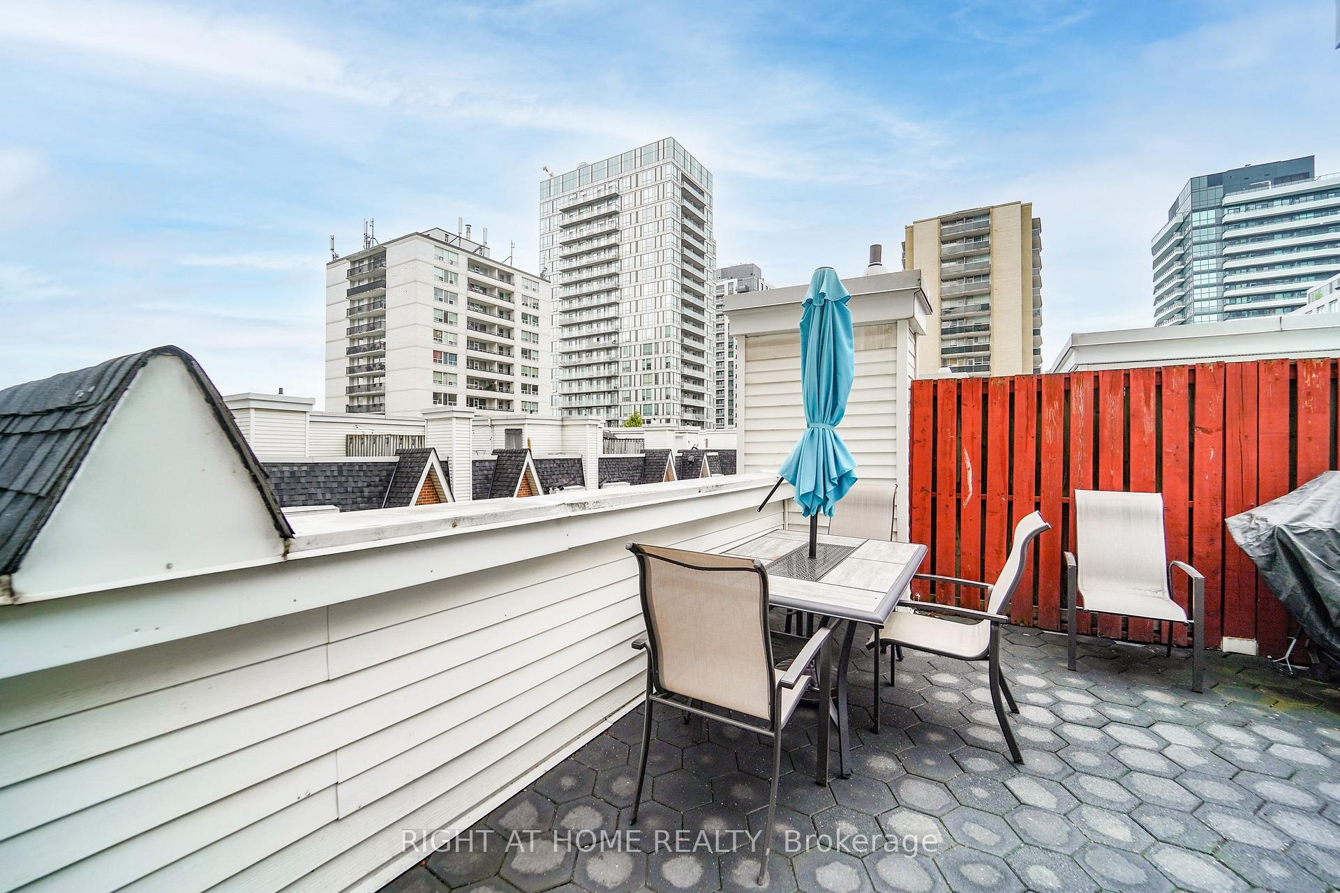 Photo 2 of Unit 22, 108 Redpath Avenue, Toronto, Mount Pleasant West — HOMEH