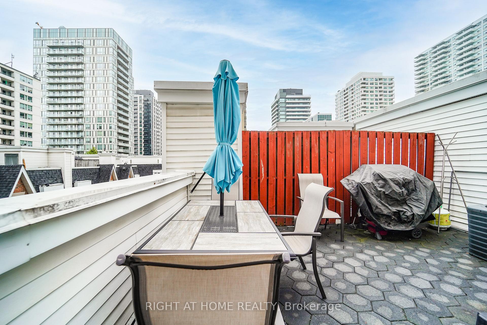 Photo 3 of Unit 22, 108 Redpath Avenue, Toronto, Mount Pleasant West — HOMEH