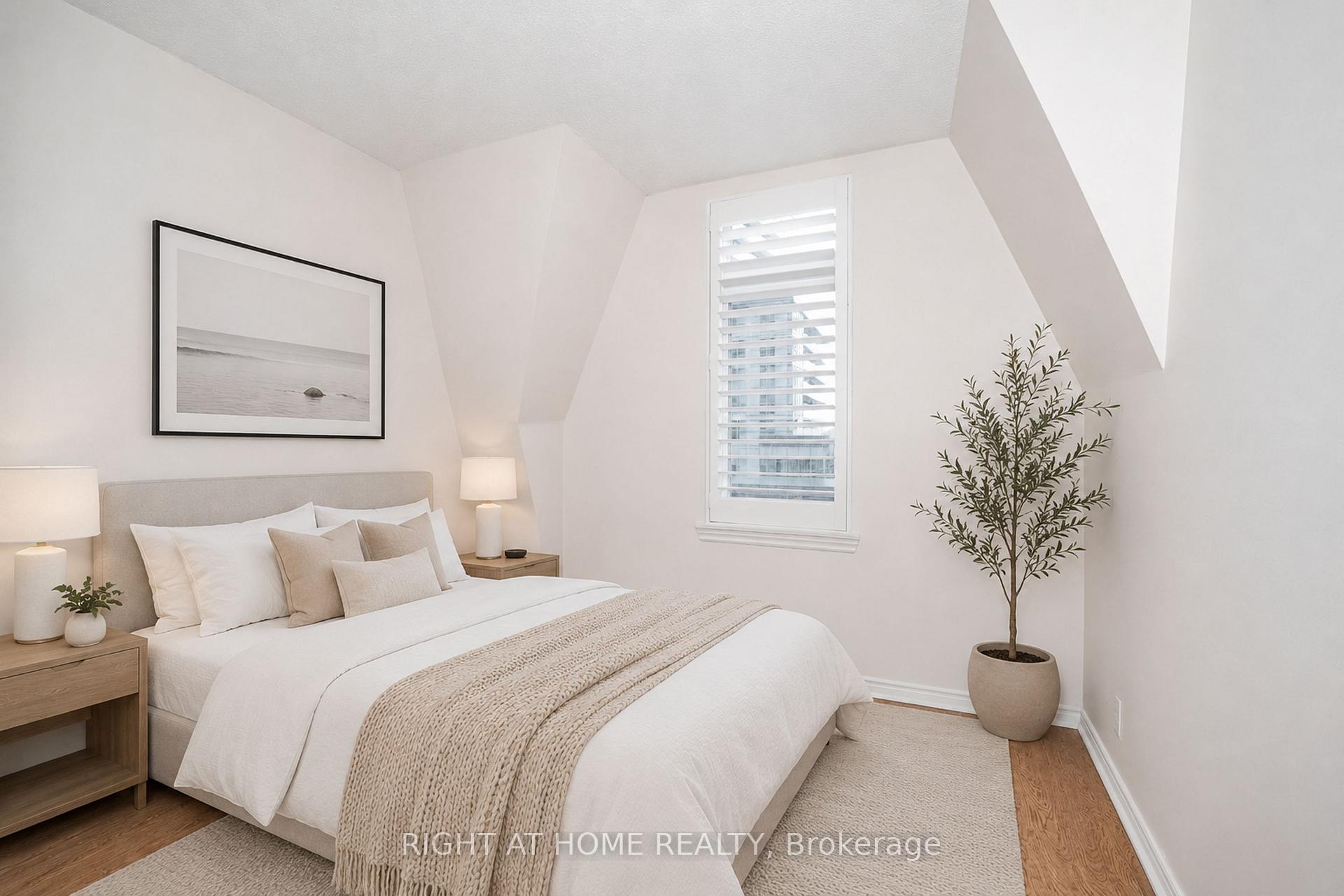 Photo 15 of Unit 22, 108 Redpath Avenue, Toronto, Mount Pleasant West — HOMEH