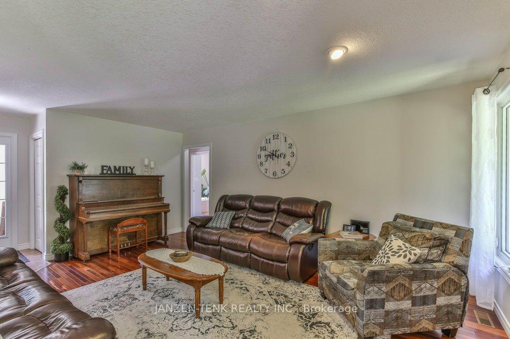 Photo 8 of 5757 Carter Road, Malahide, Rural Malahide — HOMEH