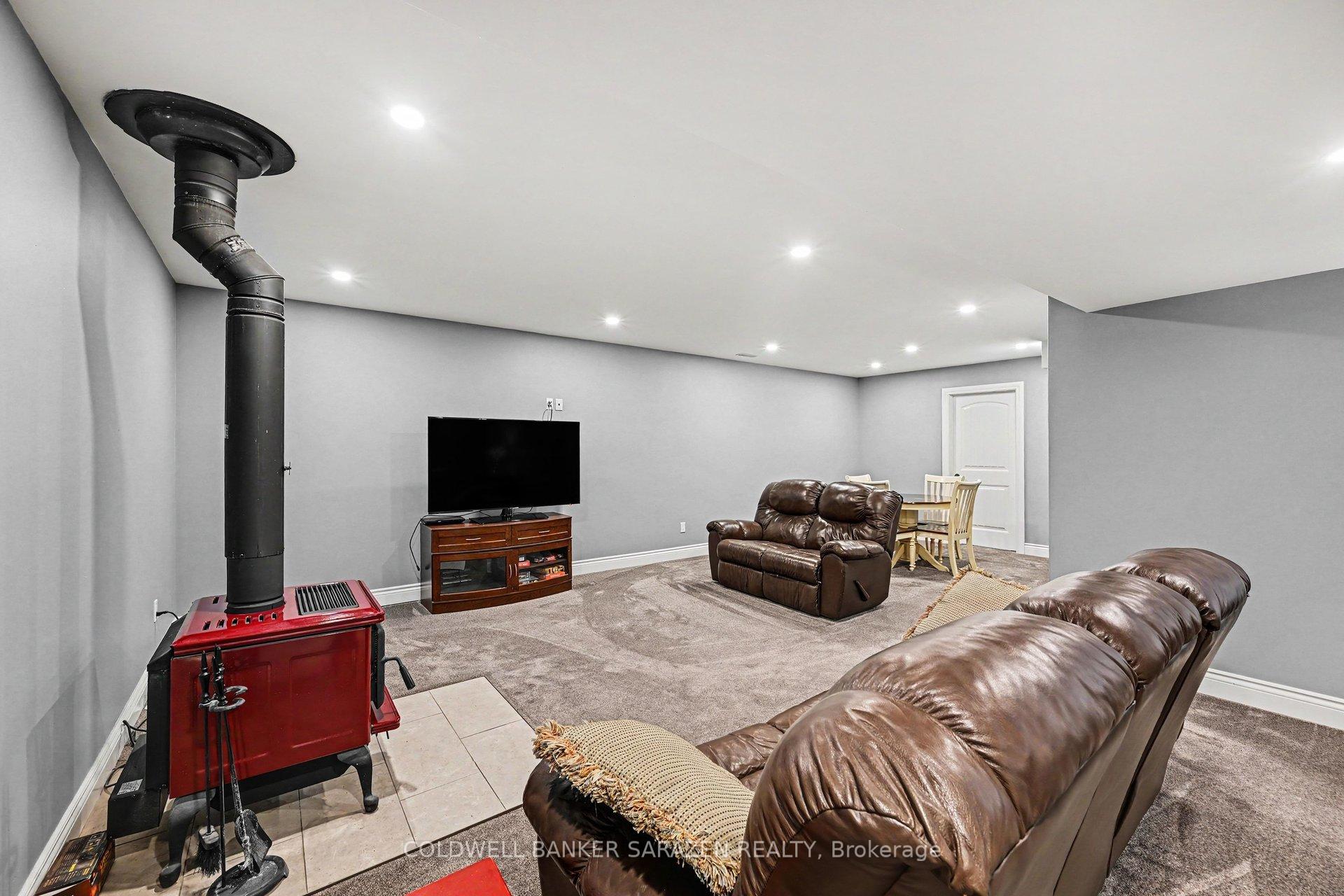 Photo 32 of 78 Deerfield Drive, McNab/Braeside, Mcnab/Braeside Twps — HOMEH