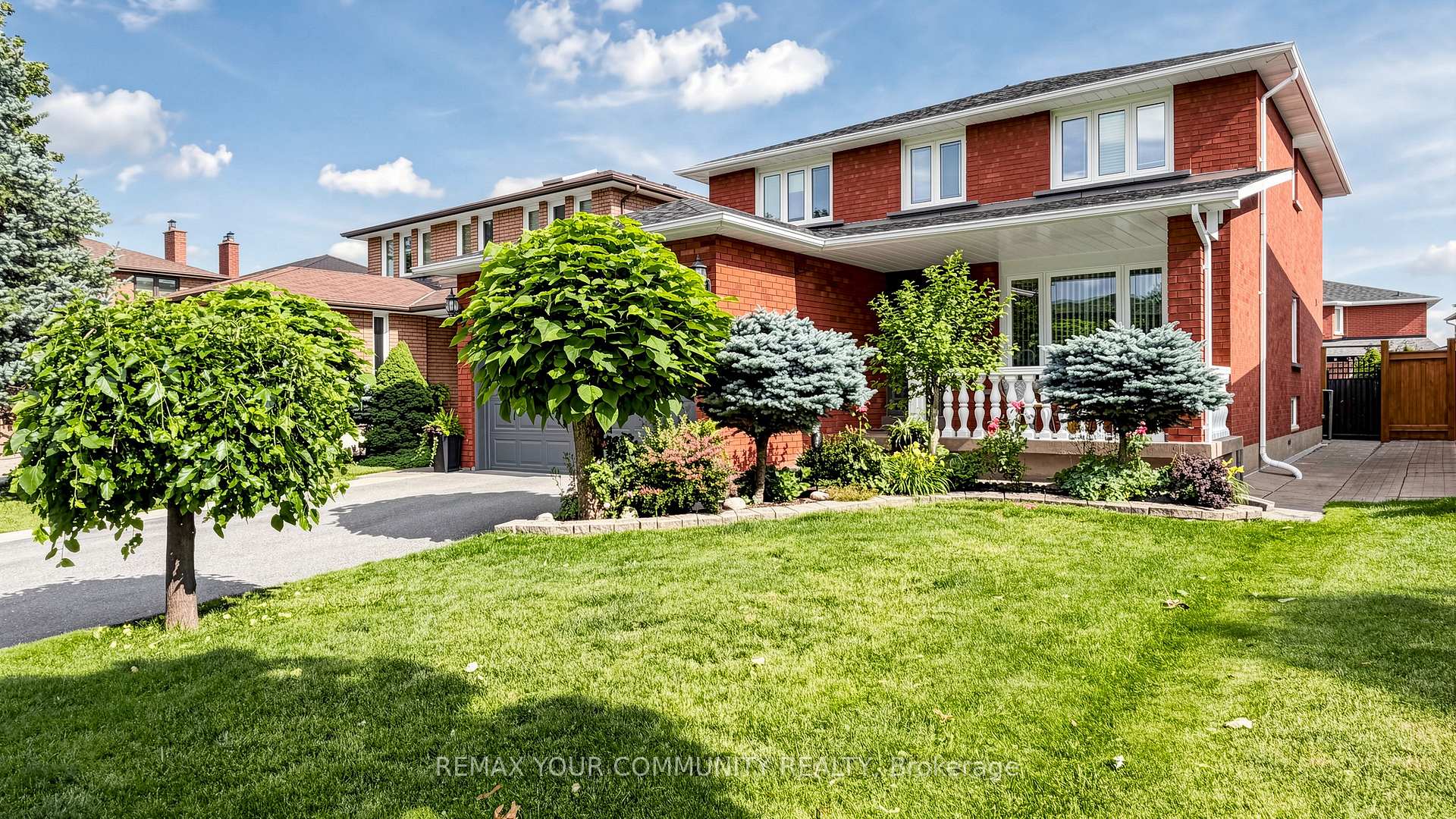 Photo 2 of 19 Ivano Mews, Vaughan, East Woodbridge — HOMEH