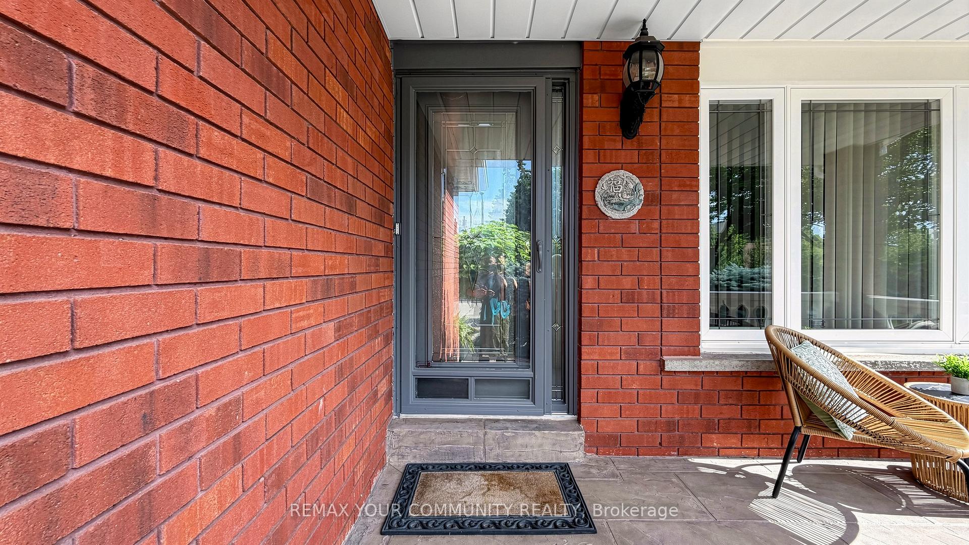 Photo 3 of 19 Ivano Mews, Vaughan, East Woodbridge — HOMEH