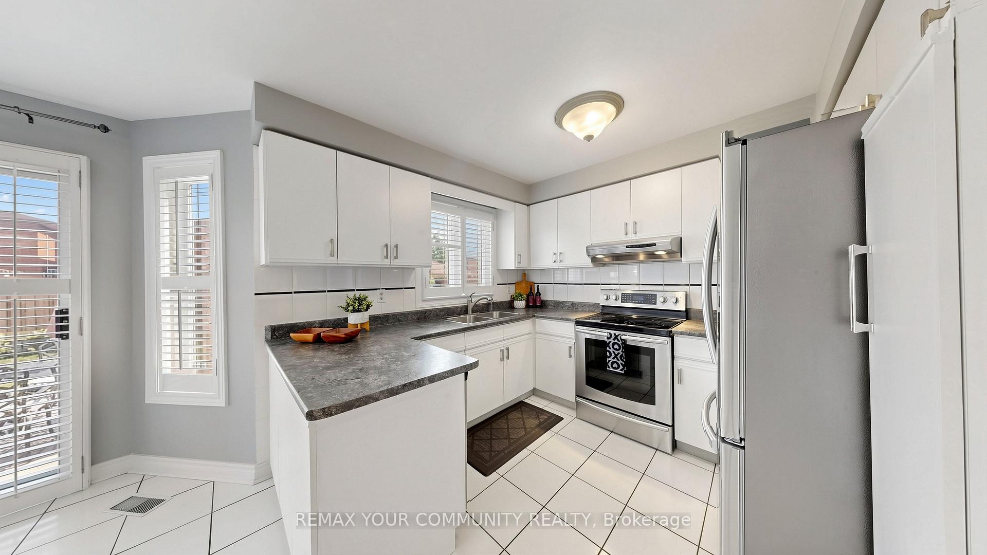 Photo 8 of 19 Ivano Mews, Vaughan, East Woodbridge — HOMEH