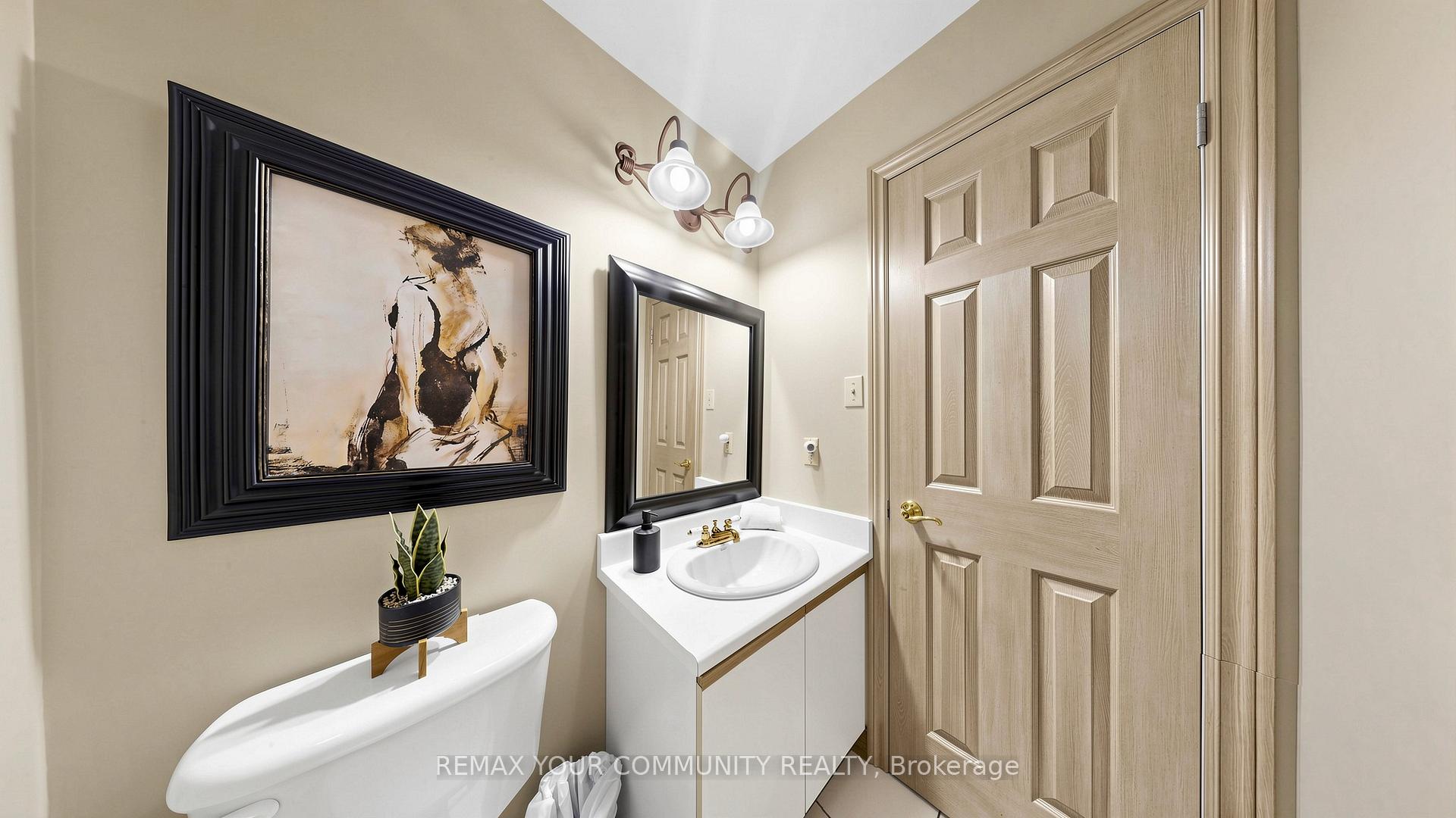 Photo 12 of 19 Ivano Mews, Vaughan, East Woodbridge — HOMEH