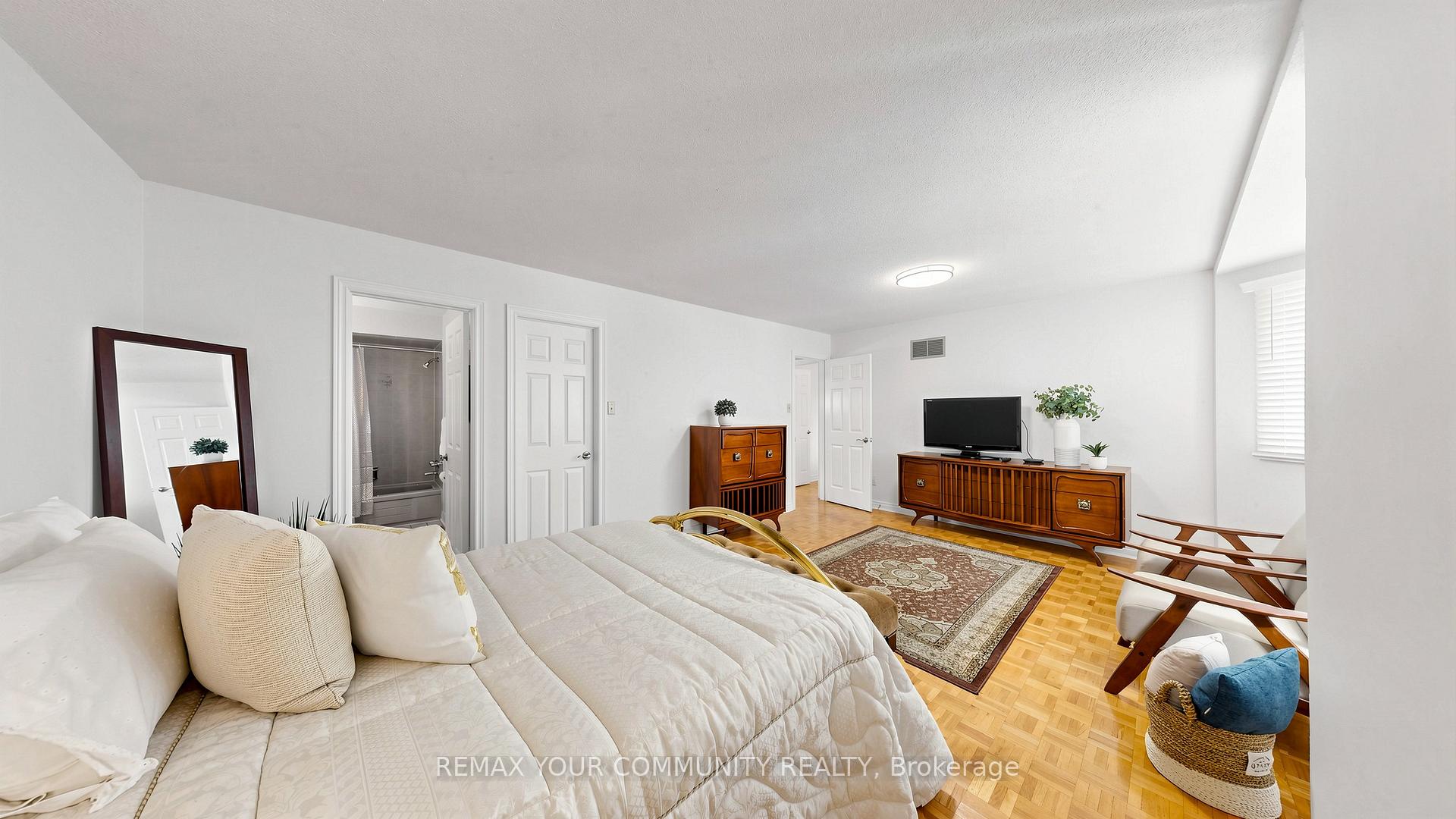 Photo 16 of 19 Ivano Mews, Vaughan, East Woodbridge — HOMEH