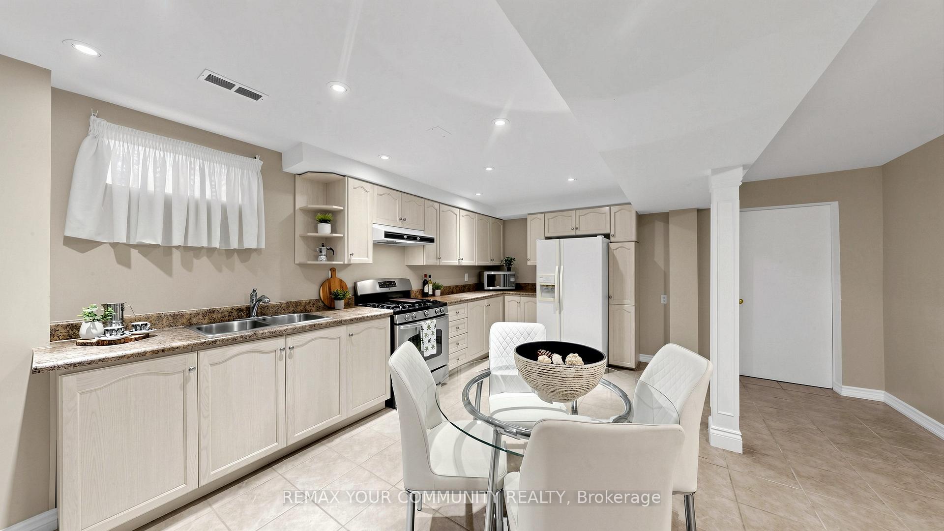Photo 25 of 19 Ivano Mews, Vaughan, East Woodbridge — HOMEH