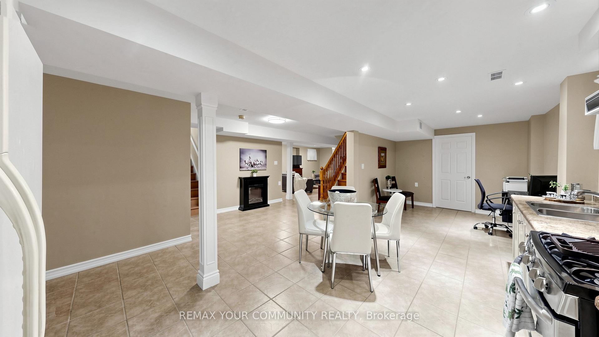 Photo 26 of 19 Ivano Mews, Vaughan, East Woodbridge — HOMEH