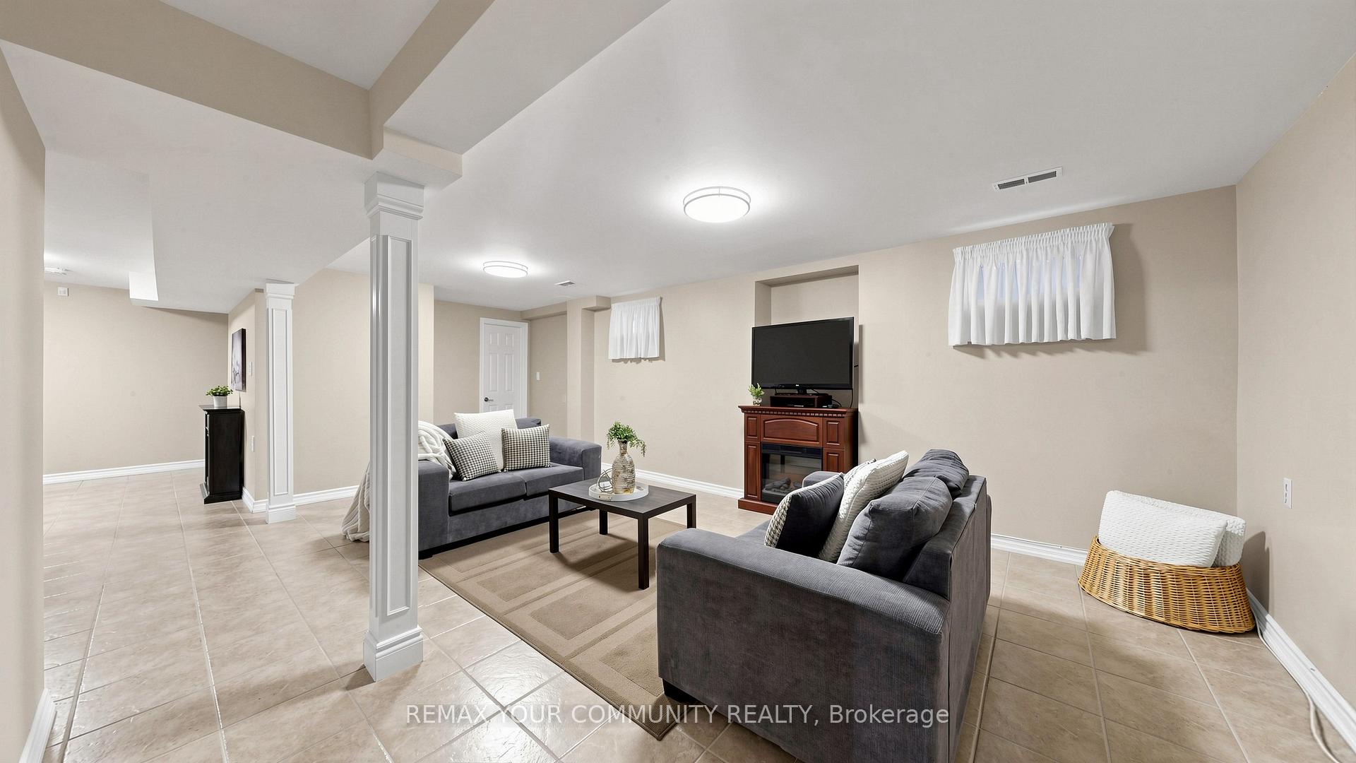Photo 28 of 19 Ivano Mews, Vaughan, East Woodbridge — HOMEH
