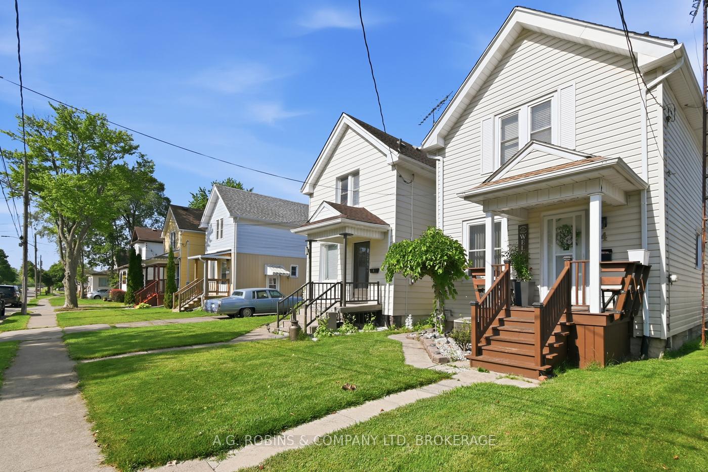 Photo 2 of 4 Clifford Avenue, Welland, Broadway — HOMEH