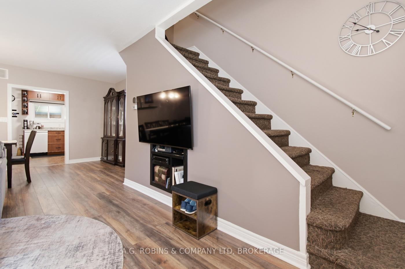 Photo 4 of 4 Clifford Avenue, Welland, Broadway — HOMEH