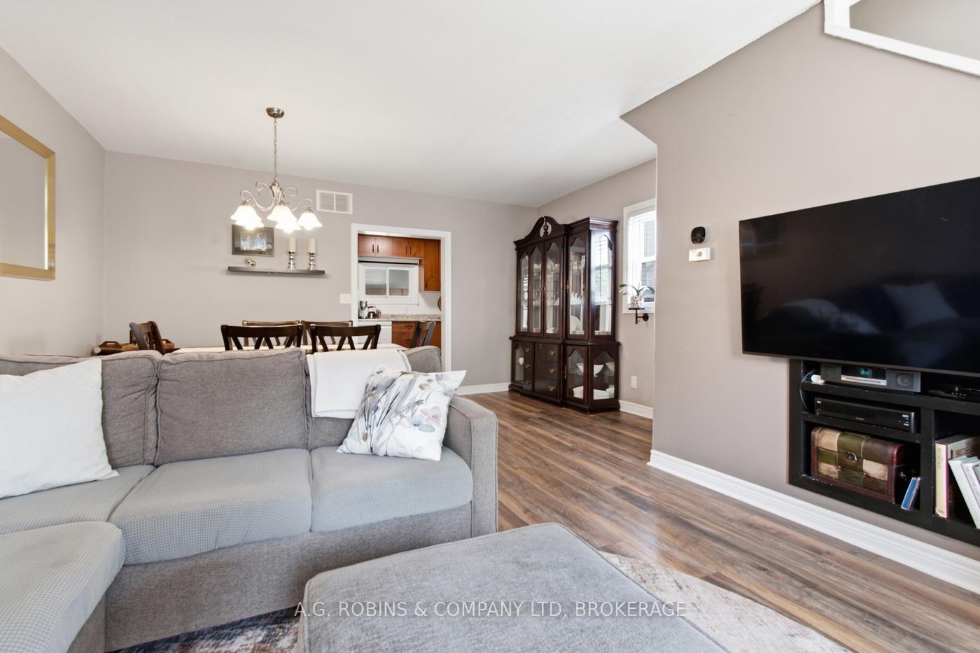 Photo 8 of 4 Clifford Avenue, Welland, Broadway — HOMEH