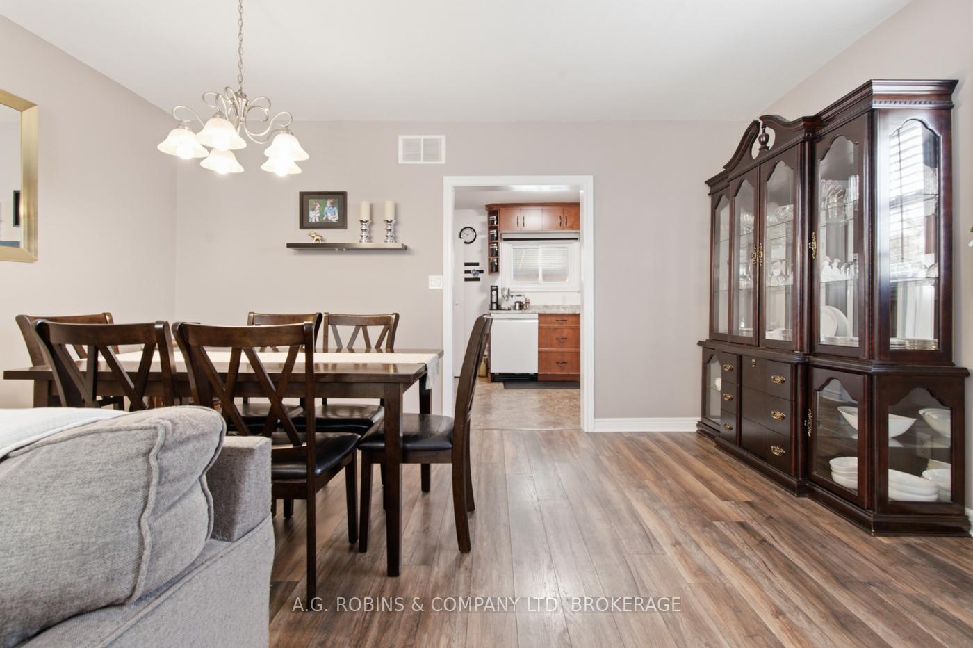 Photo 11 of 4 Clifford Avenue, Welland, Broadway — HOMEH