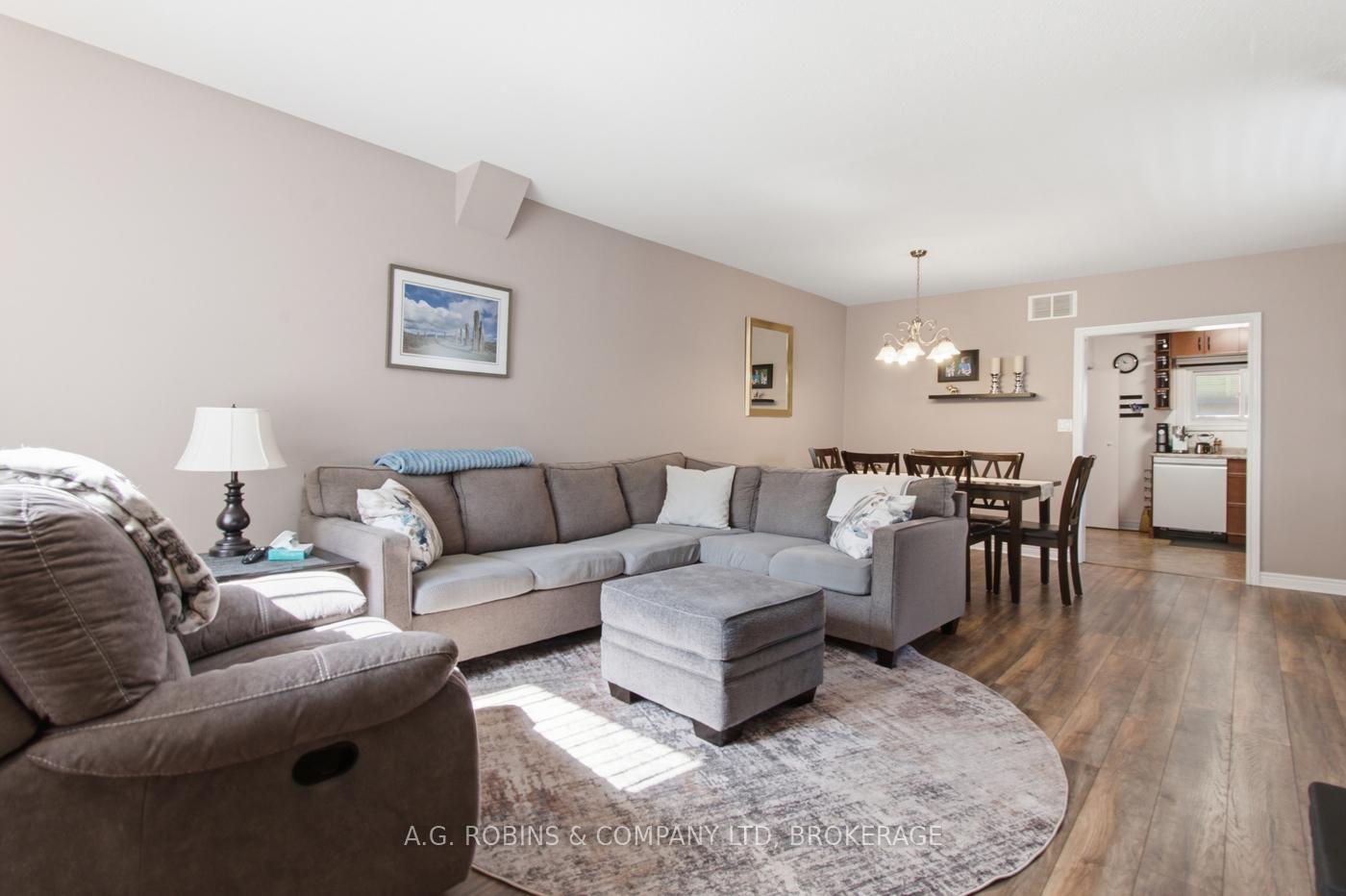 Photo 16 of 4 Clifford Avenue, Welland, Broadway — HOMEH