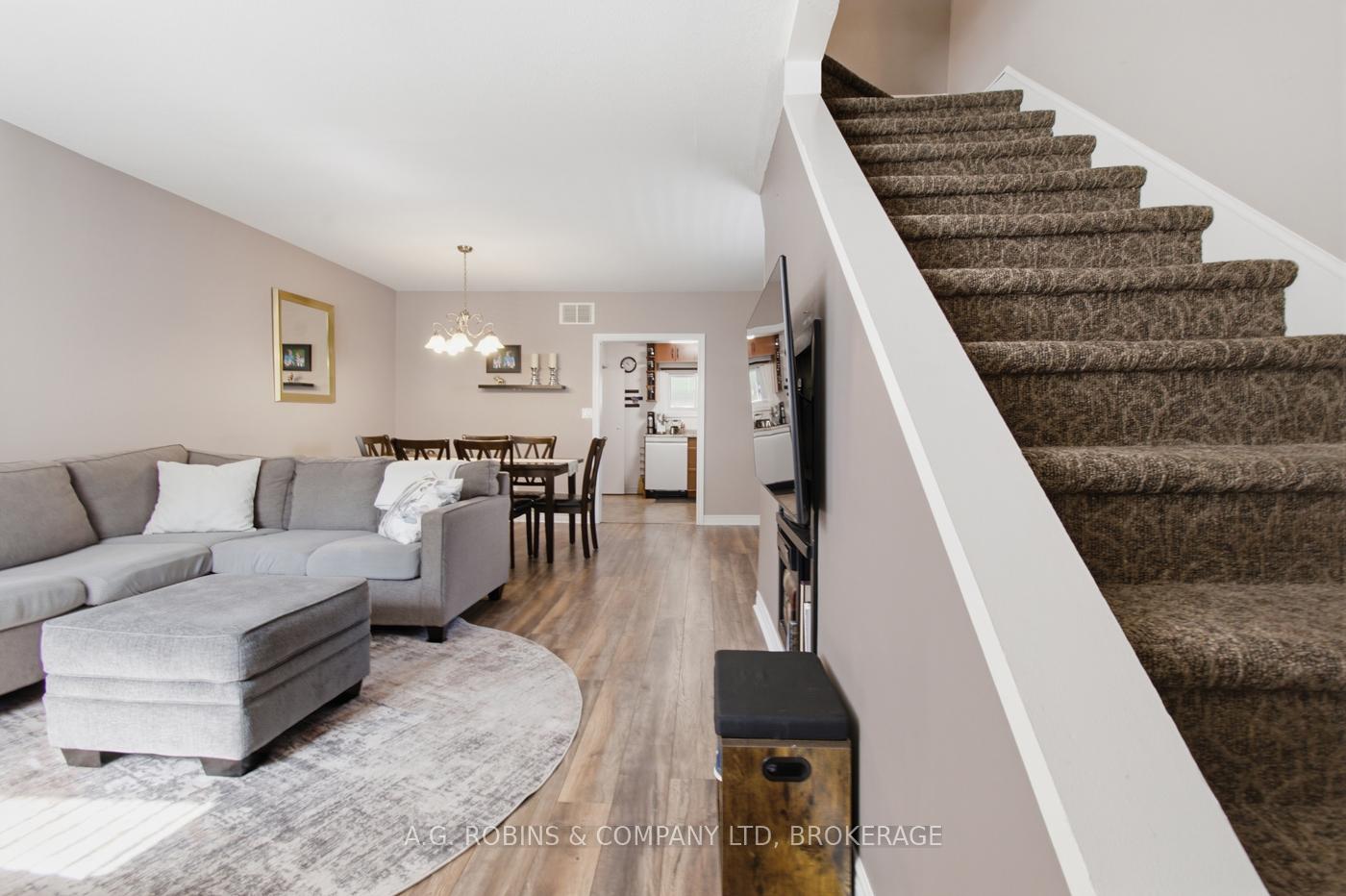 Photo 17 of 4 Clifford Avenue, Welland, Broadway — HOMEH