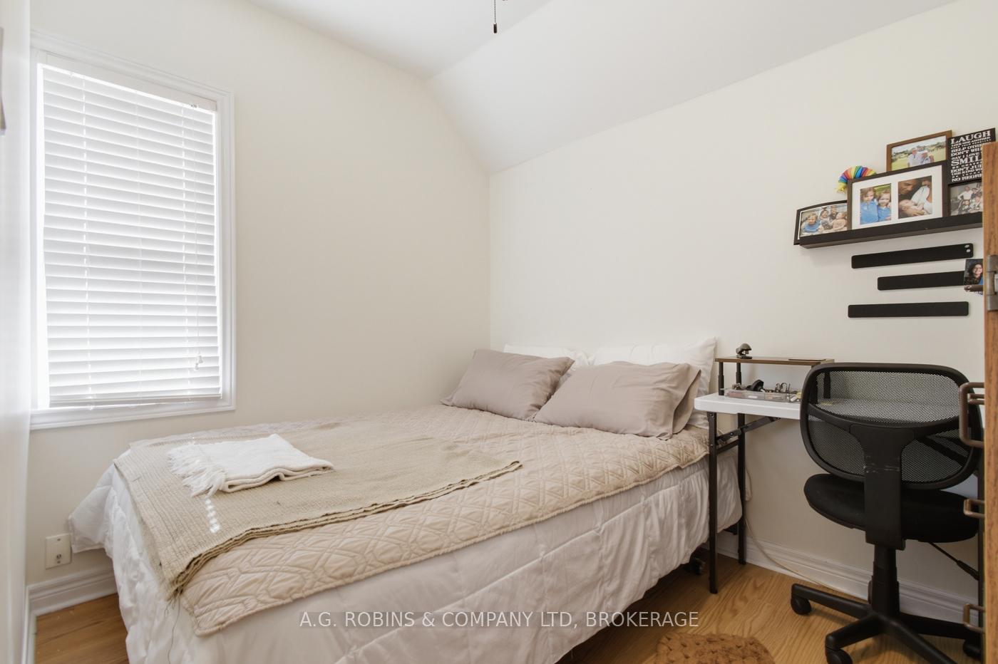 Photo 18 of 4 Clifford Avenue, Welland, Broadway — HOMEH