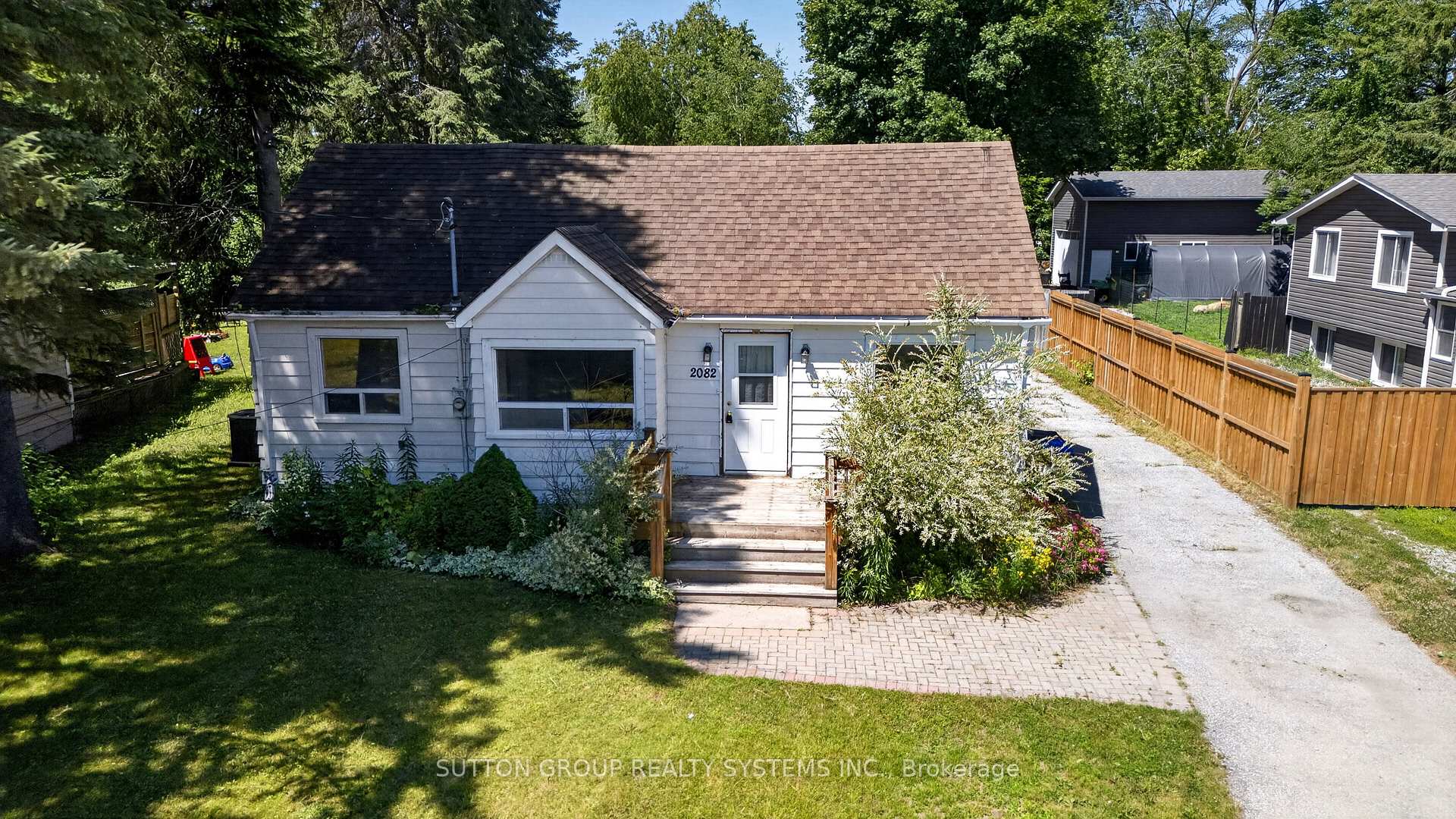 Photo 3 of 2082 Lilac Drive, Innisfil, Alcona — HOMEH
