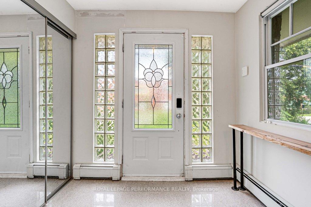 Photo 3 of 536 Dovercourt Avenue, Ottawa, Laurentianview — HOMEH