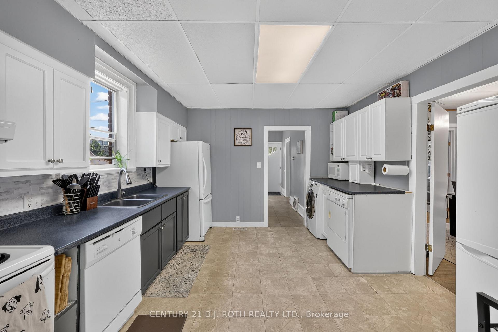 Photo 3 of 232 Mary Street, Orillia — HOMEH