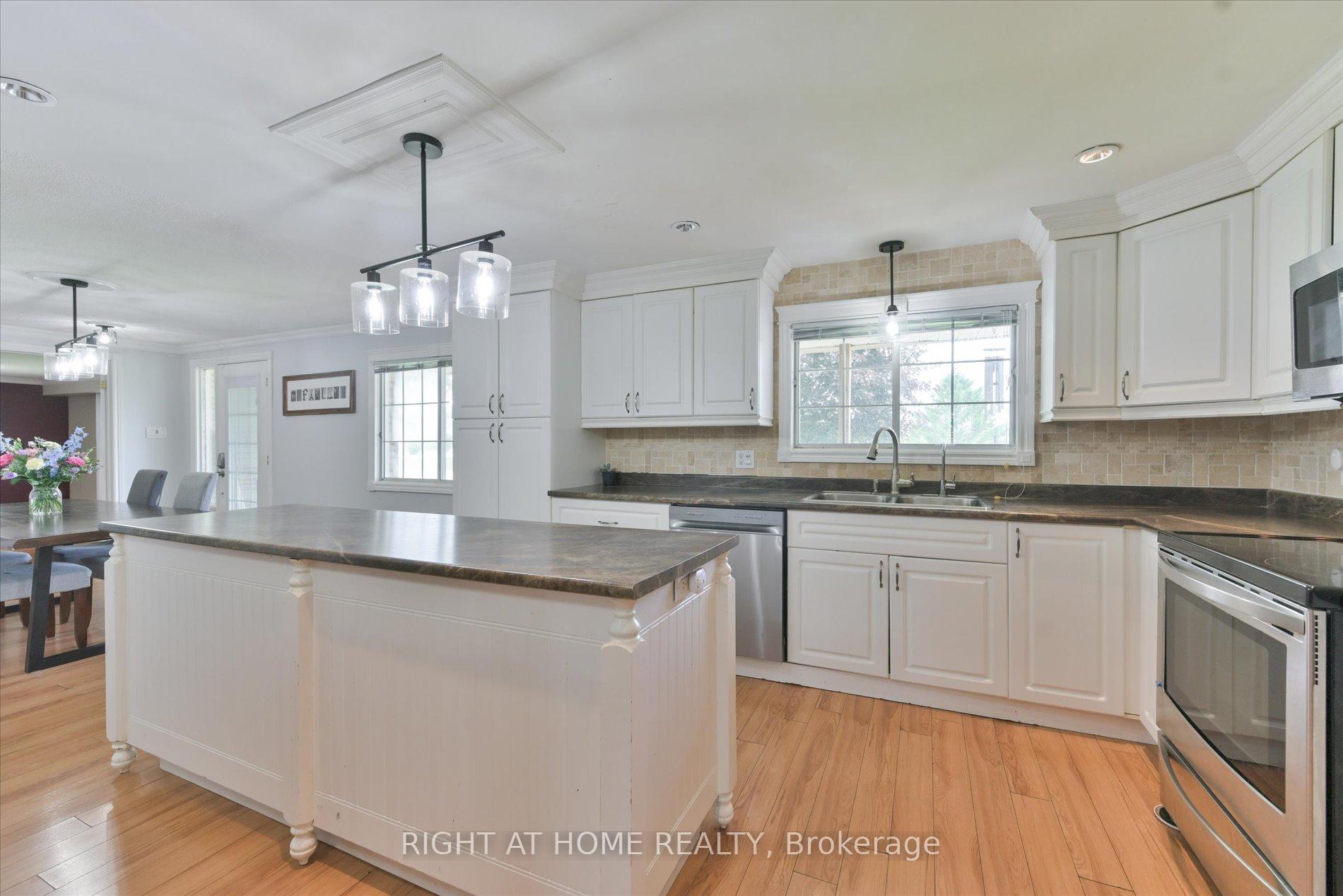 Photo 4 of 158 Mcfarlin Drive, West Grey — HOMEH