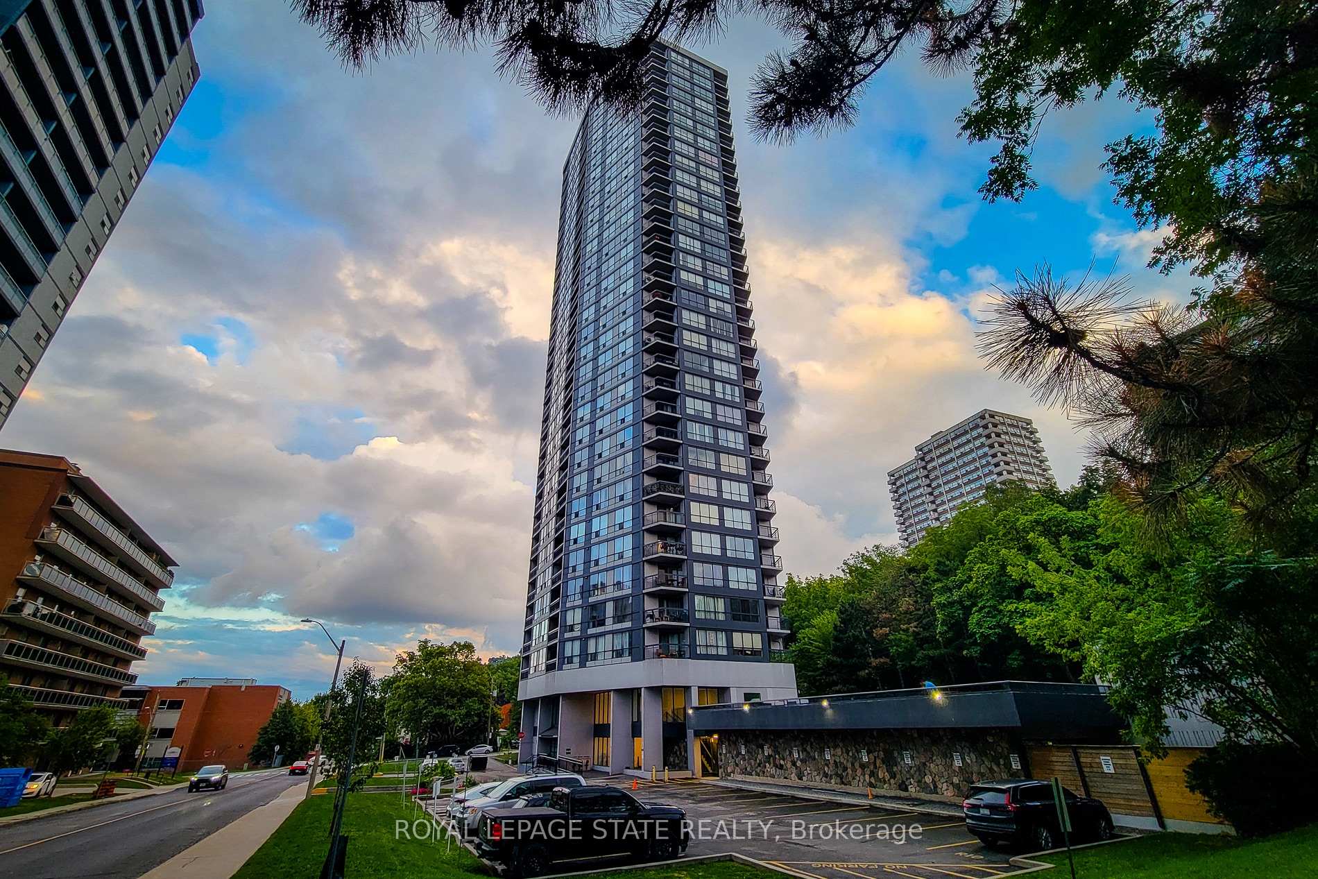 Photo 3 of Unit 2005, 150 Charlton Avenue E, Hamilton, Corktown — HOMEH