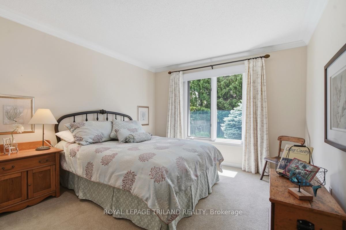 Photo 13 of 140 Hartson Road, London, North O — HOMEH