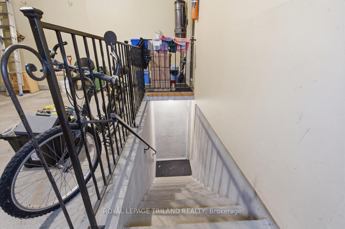Photo 24 of 140 Hartson Road, London, North O — HOMEH