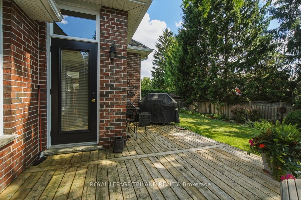 Photo 25 of 140 Hartson Road, London, North O — HOMEH