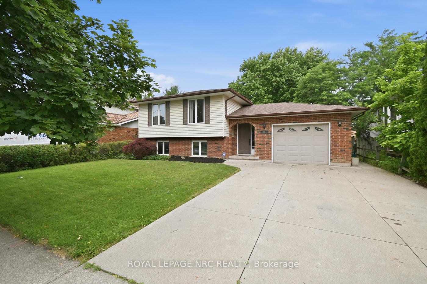 Photo 1 of 12 Harvest Oak Drive, St. Catharines, Grapeview — HOMEH
