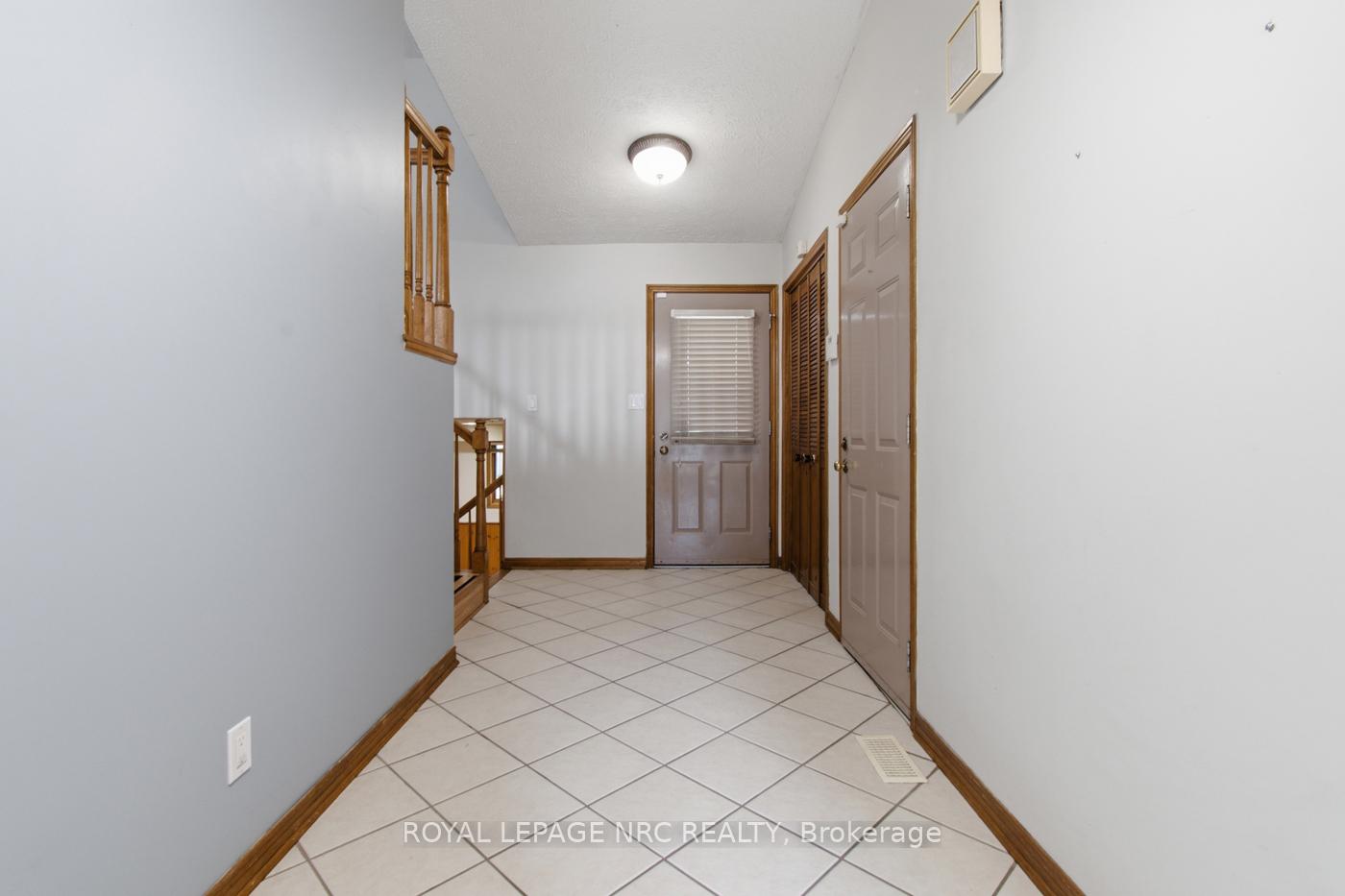 Photo 3 of 12 Harvest Oak Drive, St. Catharines, Grapeview — HOMEH