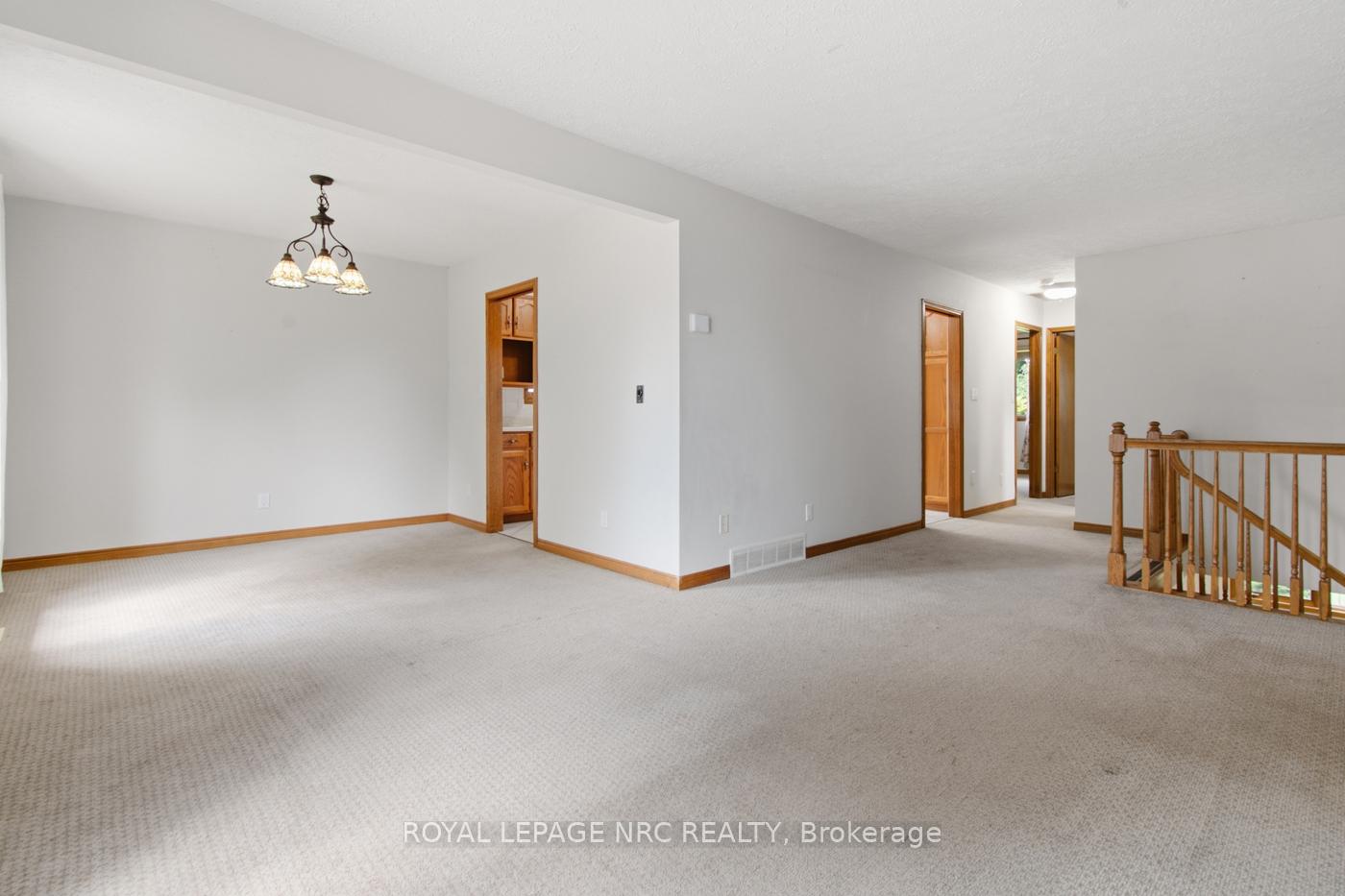 Photo 5 of 12 Harvest Oak Drive, St. Catharines, Grapeview — HOMEH