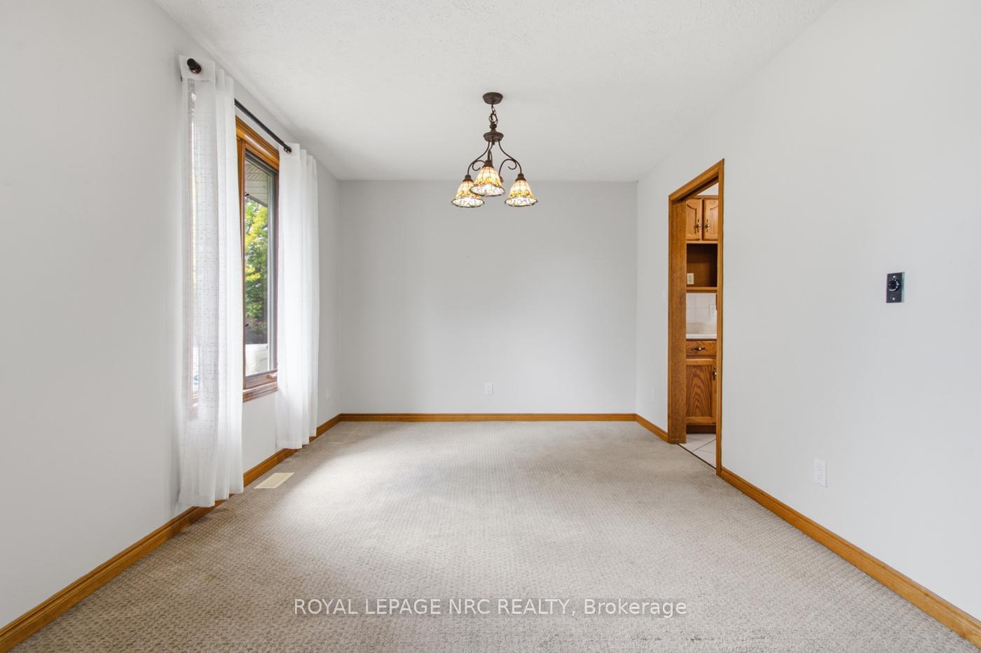 Photo 7 of 12 Harvest Oak Drive, St. Catharines, Grapeview — HOMEH