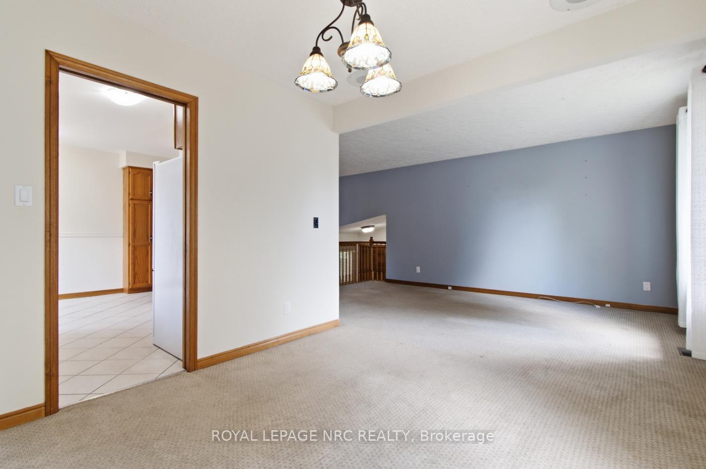 Photo 8 of 12 Harvest Oak Drive, St. Catharines, Grapeview — HOMEH