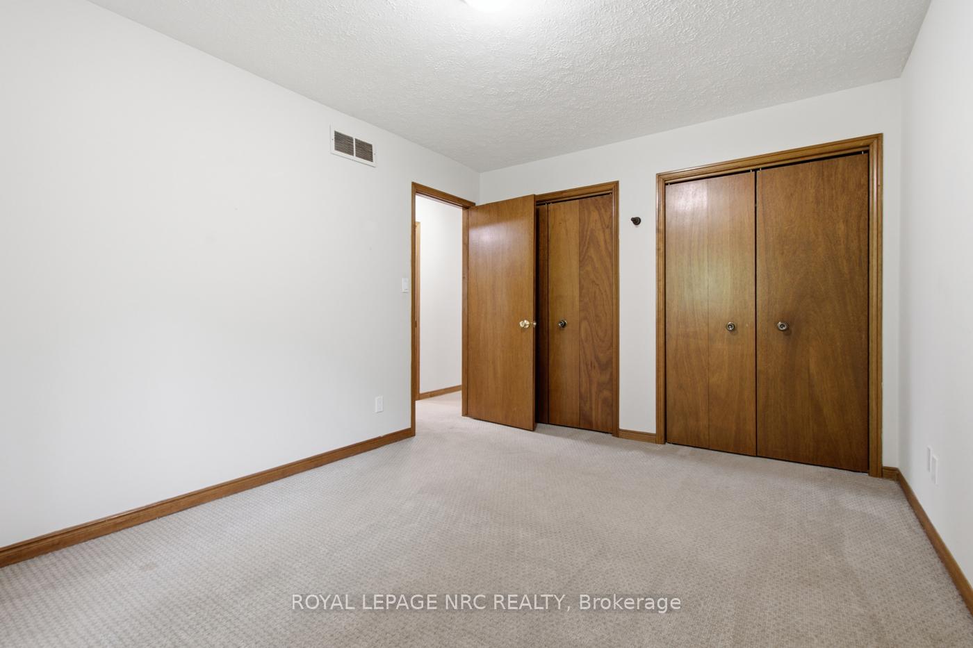 Photo 11 of 12 Harvest Oak Drive, St. Catharines, Grapeview — HOMEH