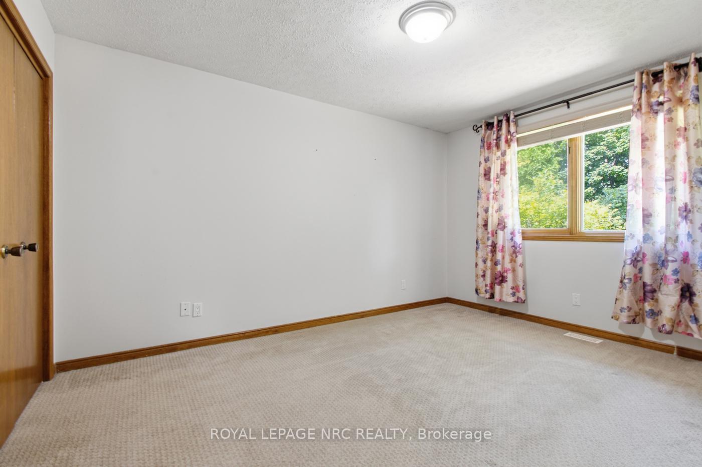 Photo 12 of 12 Harvest Oak Drive, St. Catharines, Grapeview — HOMEH