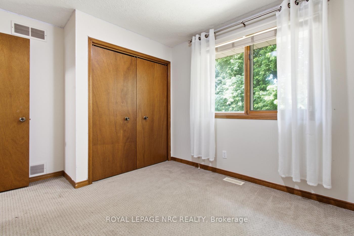 Photo 13 of 12 Harvest Oak Drive, St. Catharines, Grapeview — HOMEH