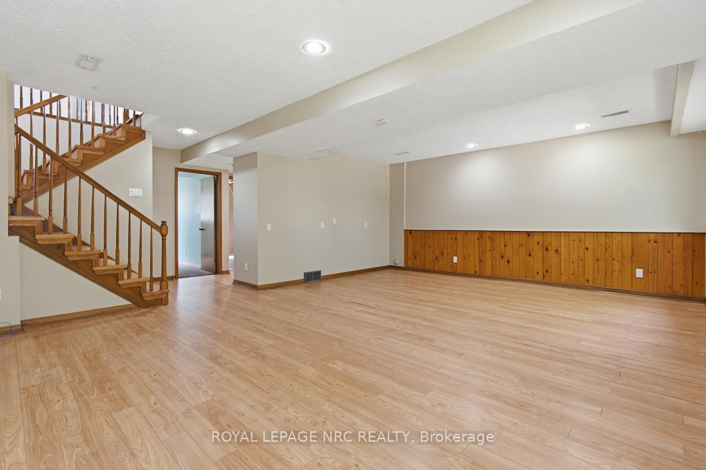 Photo 18 of 12 Harvest Oak Drive, St. Catharines, Grapeview — HOMEH