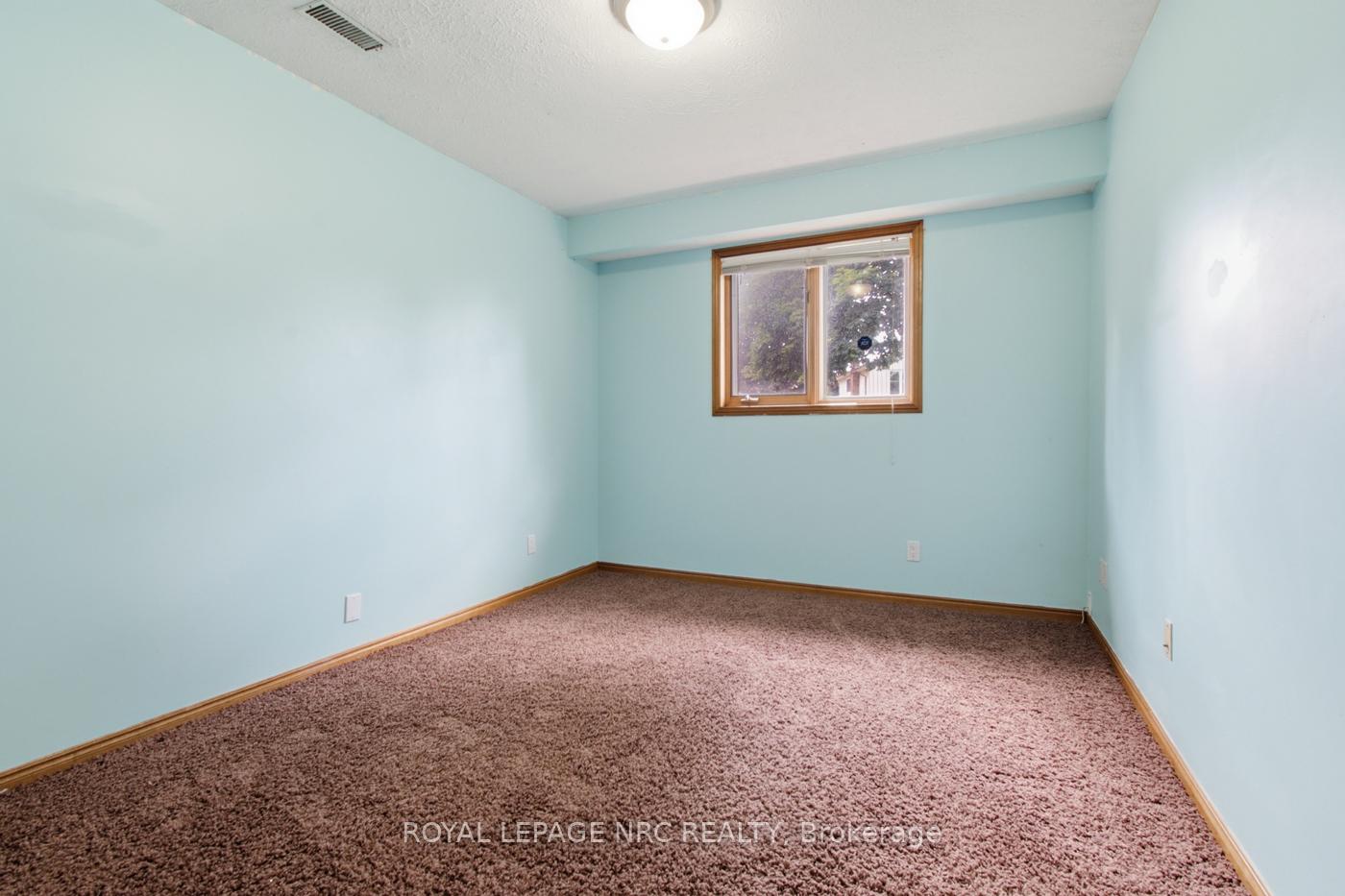 Photo 20 of 12 Harvest Oak Drive, St. Catharines, Grapeview — HOMEH