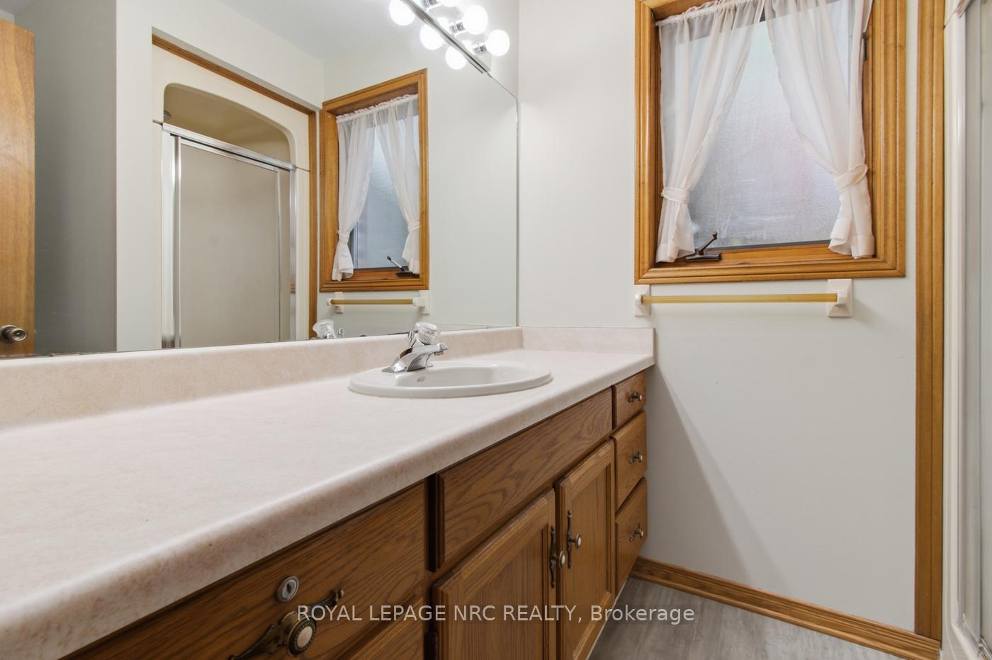 Photo 22 of 12 Harvest Oak Drive, St. Catharines, Grapeview — HOMEH