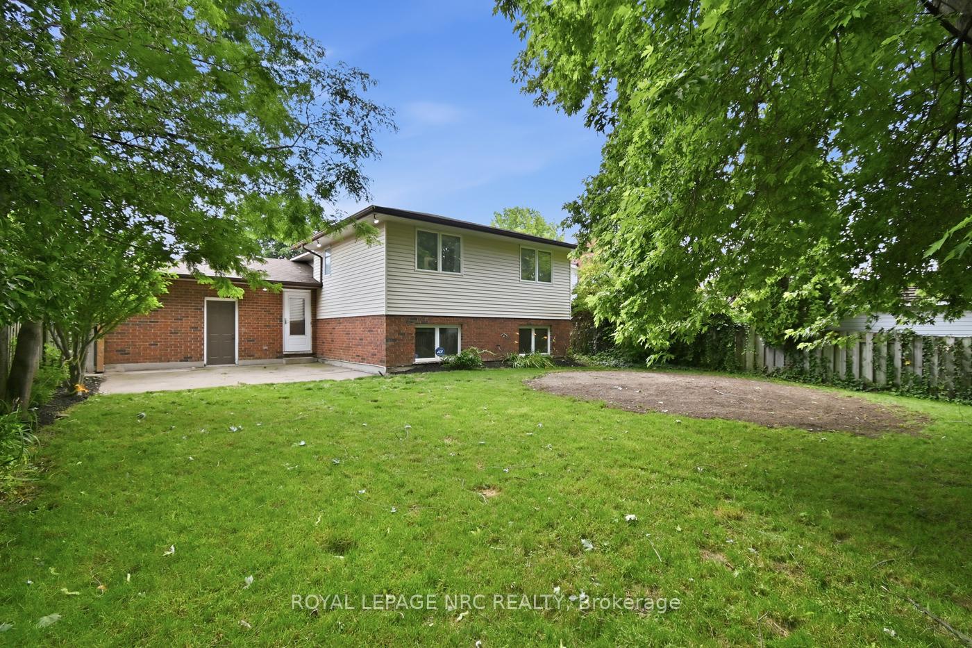 Photo 26 of 12 Harvest Oak Drive, St. Catharines, Grapeview — HOMEH