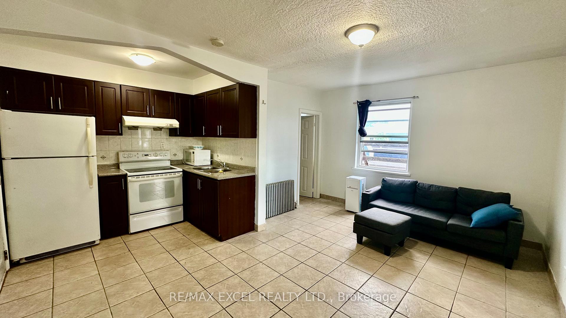 Photo 2 of Unit 4, 1023 Coxwell Avenue, Toronto, East York — HOMEH