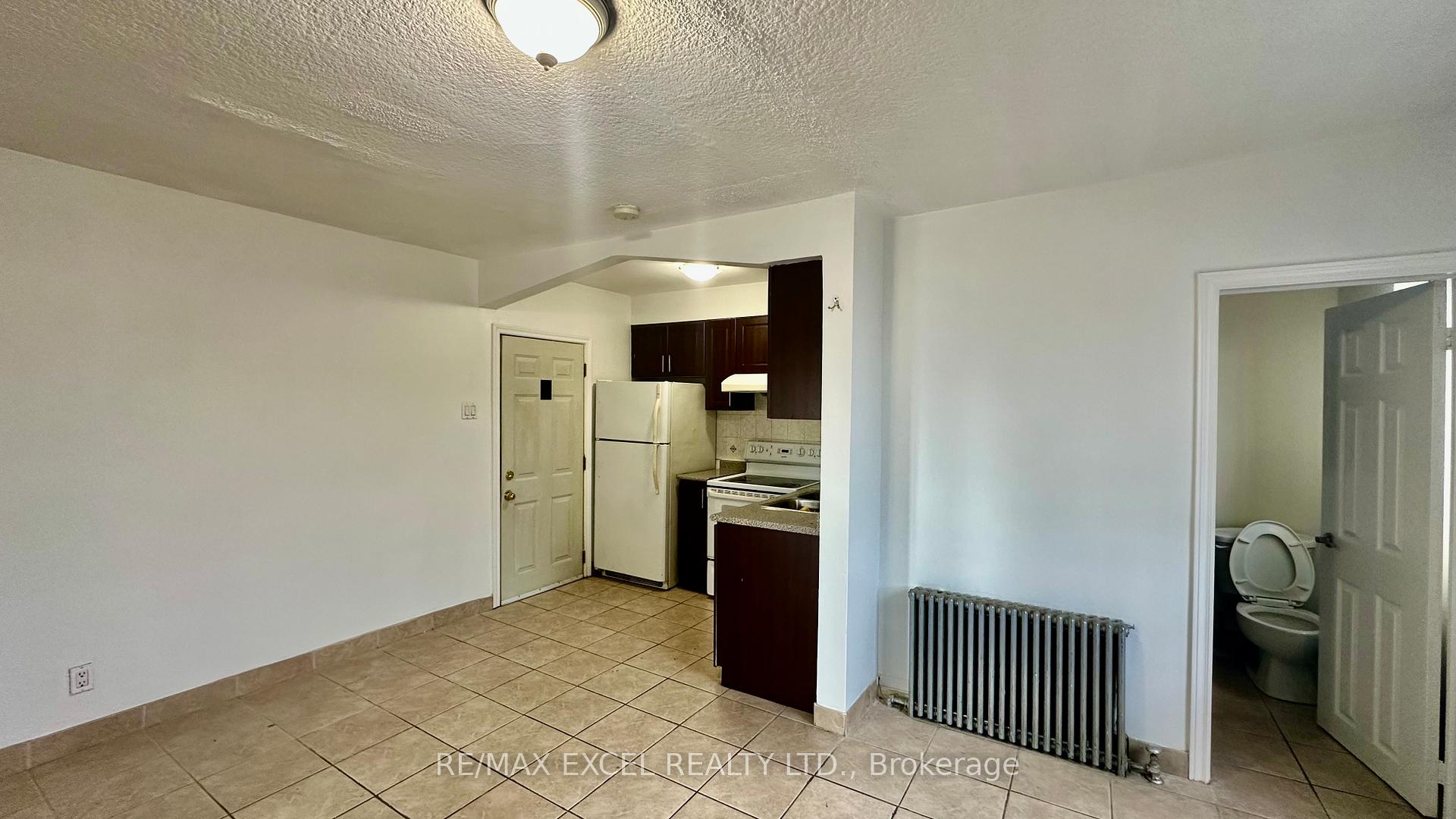 Photo 3 of Unit 4, 1023 Coxwell Avenue, Toronto, East York — HOMEH