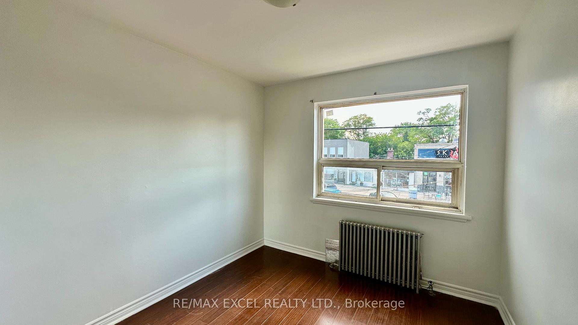 Photo 5 of Unit 4, 1023 Coxwell Avenue, Toronto, East York — HOMEH