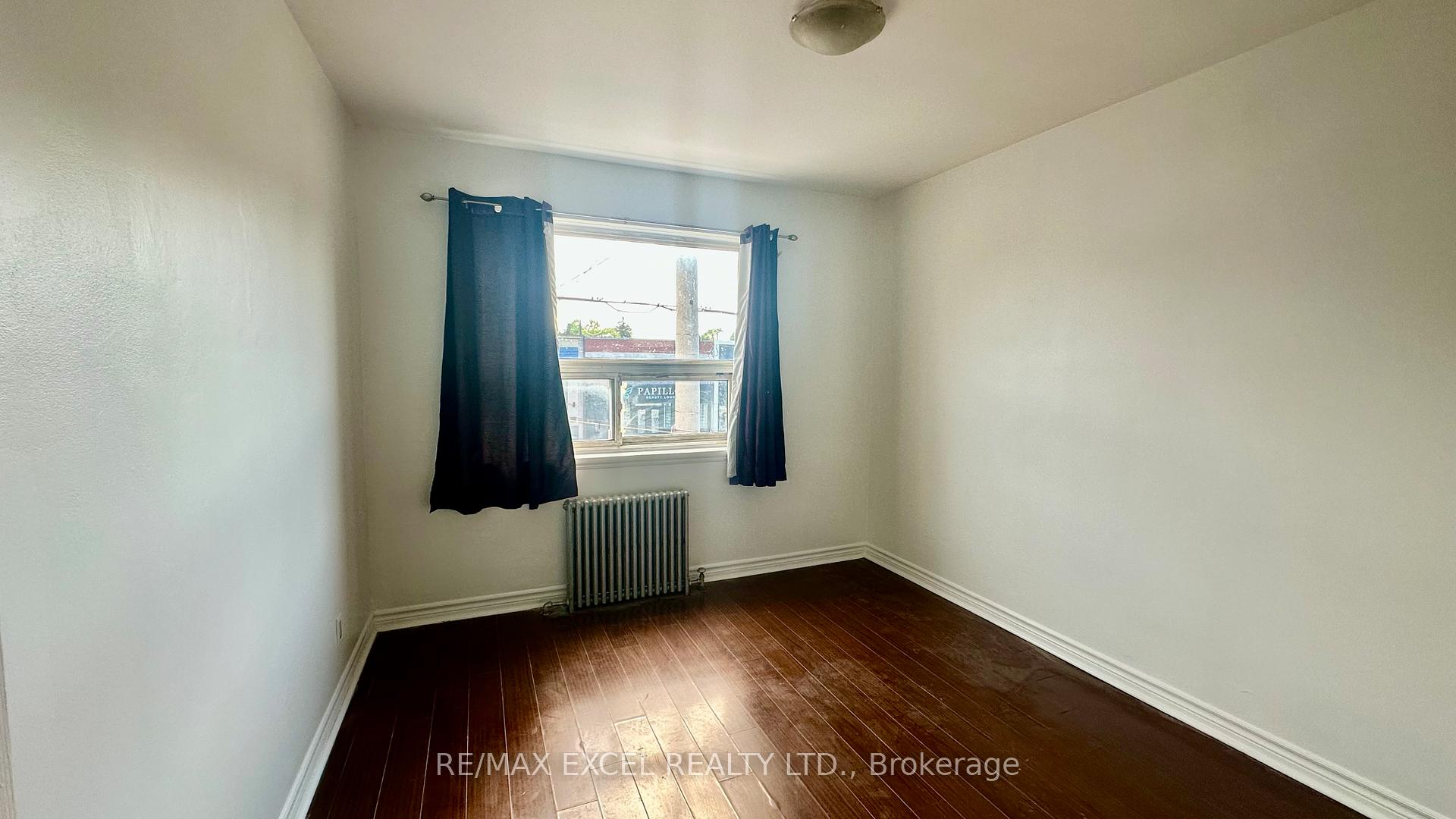 Photo 6 of Unit 4, 1023 Coxwell Avenue, Toronto, East York — HOMEH
