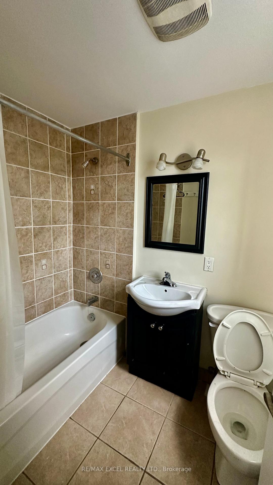 Photo 7 of Unit 4, 1023 Coxwell Avenue, Toronto, East York — HOMEH