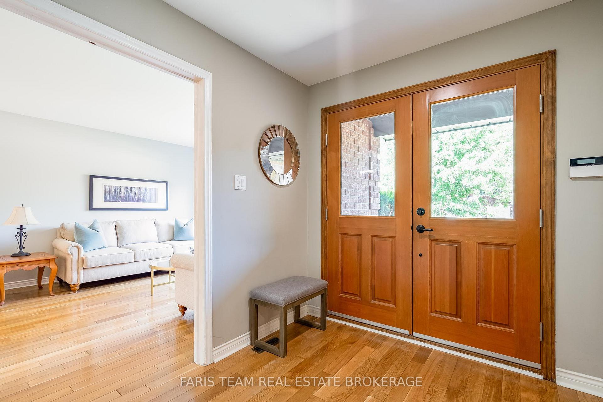 Photo 5 of 55 Oakridge Drive, Barrie, Sunnidale — HOMEH