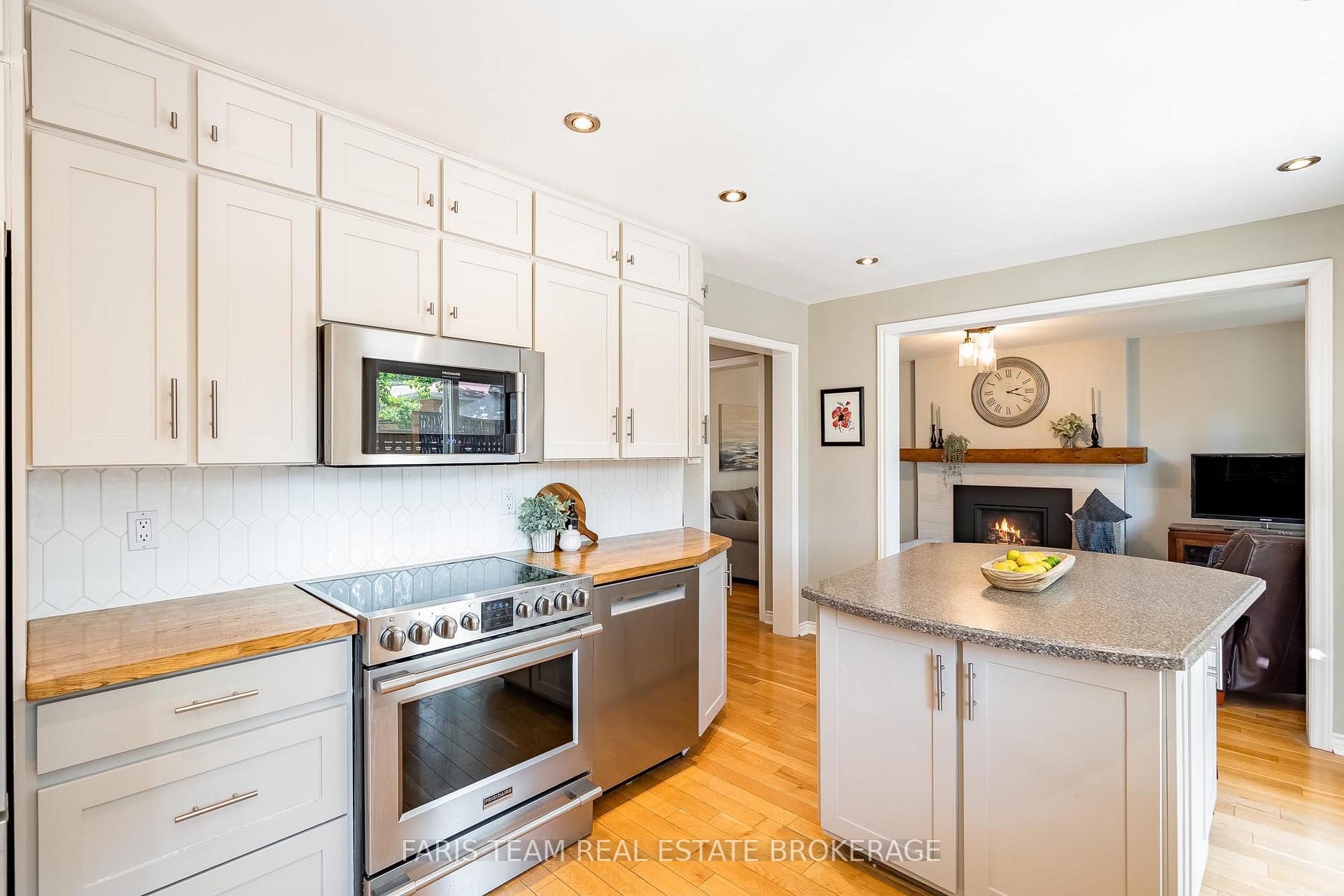 Photo 8 of 55 Oakridge Drive, Barrie, Sunnidale — HOMEH